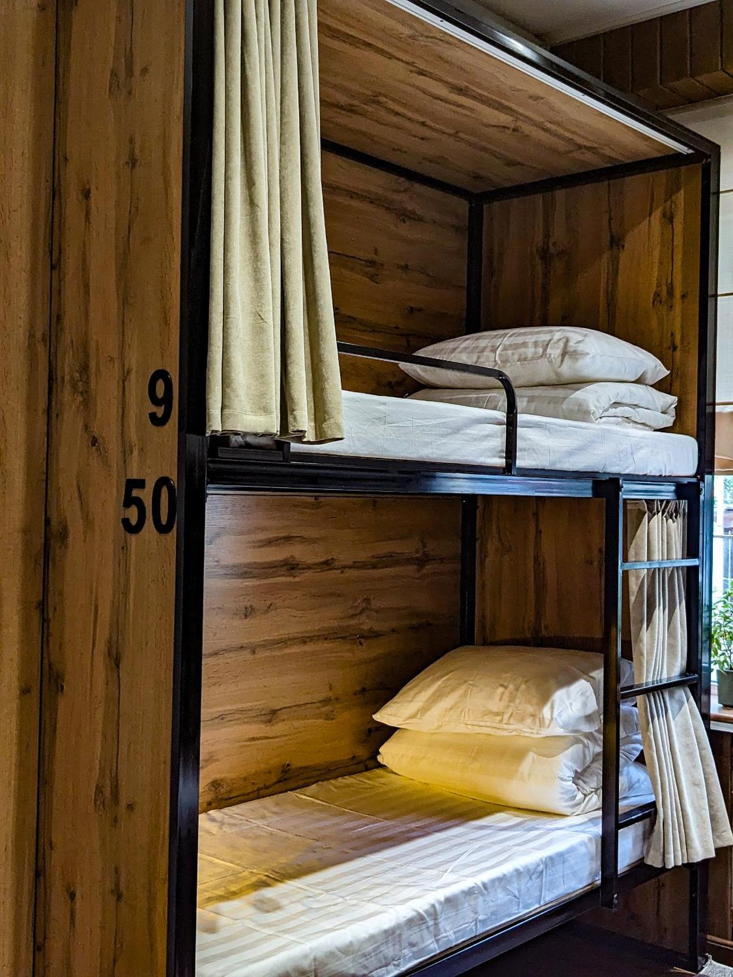 Aiva Hostel Бішкек Екстер'єр фото